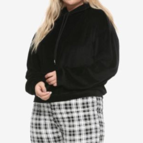 5x black hoodie